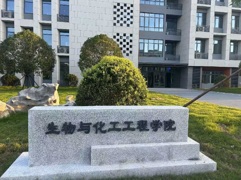 多伦县扬州职业大学体育场高杆灯项目